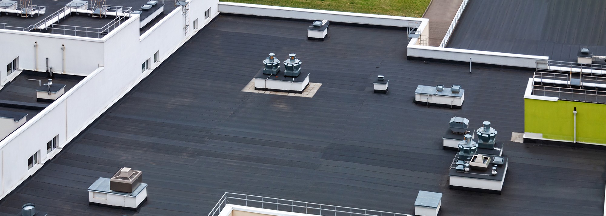 Flat roofing system on commercial building in Indianapolis